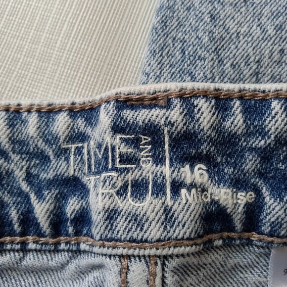 Time and Tru Acid Wash Mid Rise Straight Leg Distressed Denim Jeans Women's 16 - Picture 3 of 13